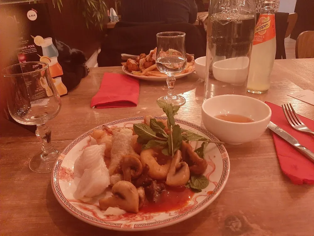 Assortiment de Vapeurs Beignets Aux Crevettes Et Calamars